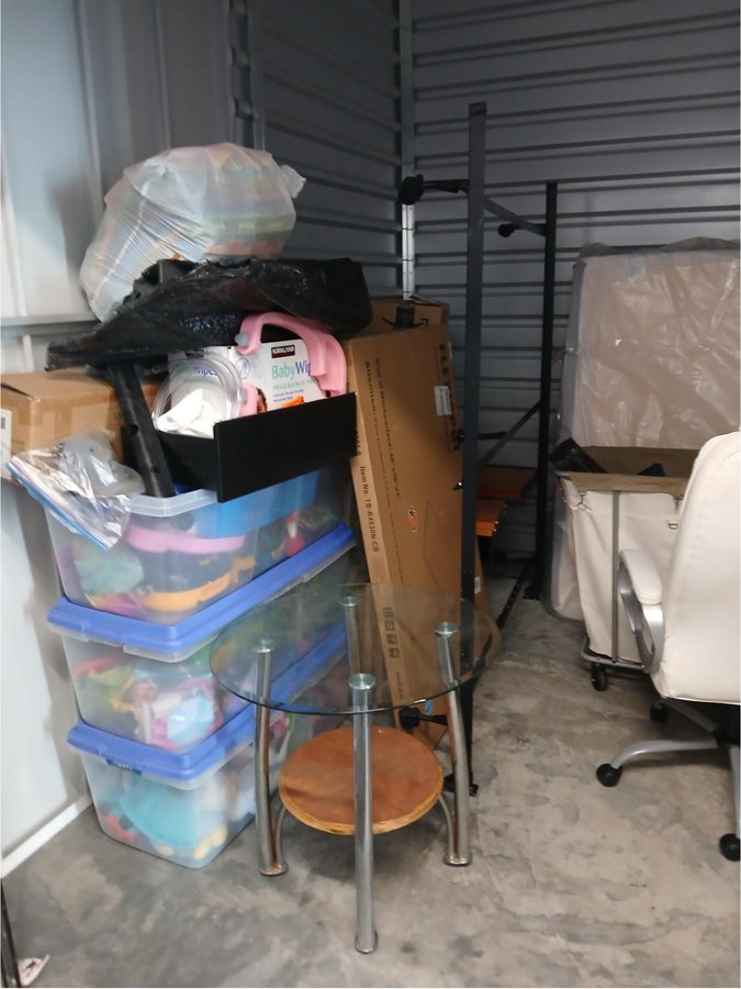 10 x 10 storage unit in Aurora, CO