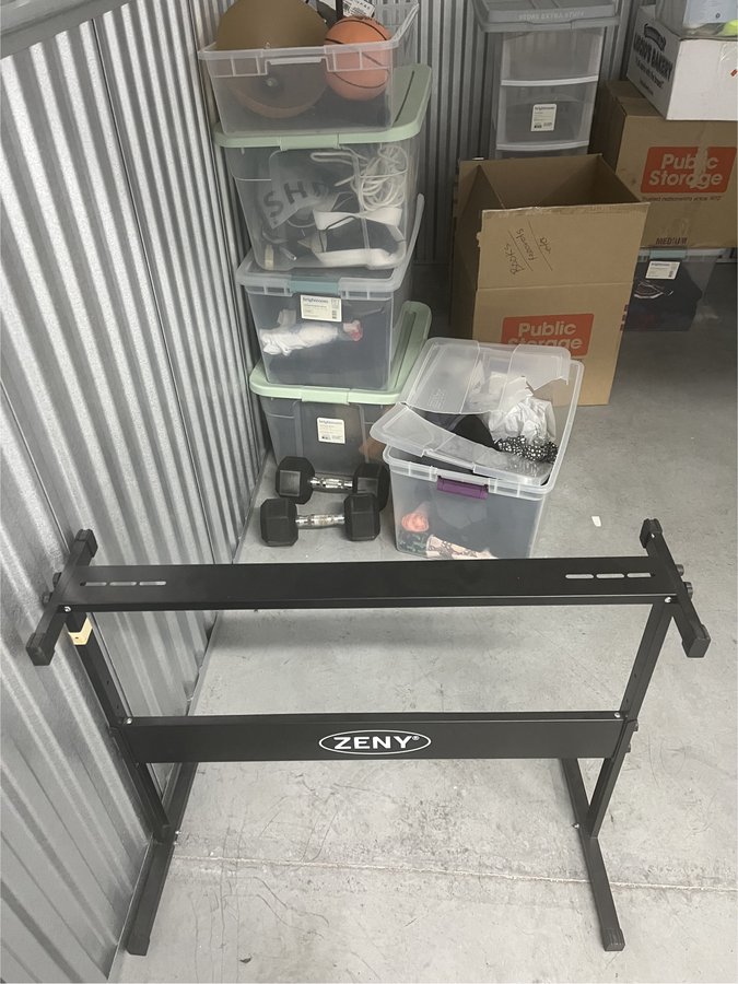 5 x 10 storage unit in Los Angeles, CA