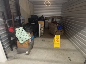 10 x 15 storage unit in Oxon Hill, MD