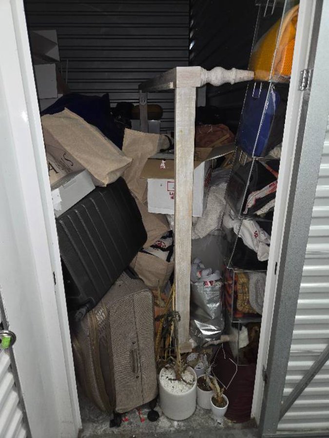 10 x 13 storage unit in Burlingame, CA