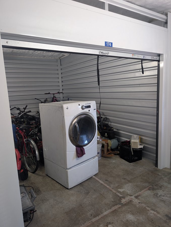 10 x 15 storage unit in Tampa, FL