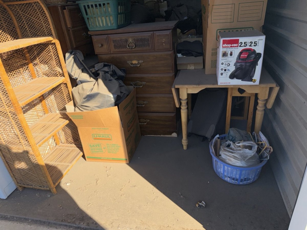 10 x 15 storage unit in Phoenix, AZ