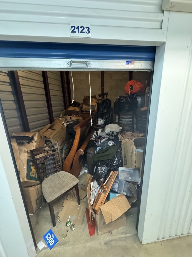 10 x 10 storage unit in Hauppauge, NY