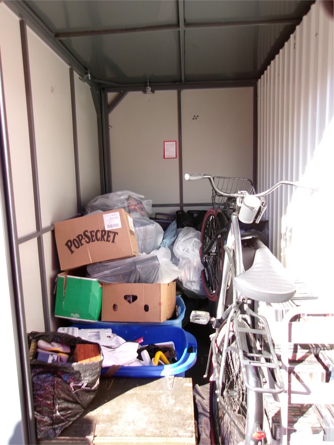 5 x 8 storage unit in Flint, MI