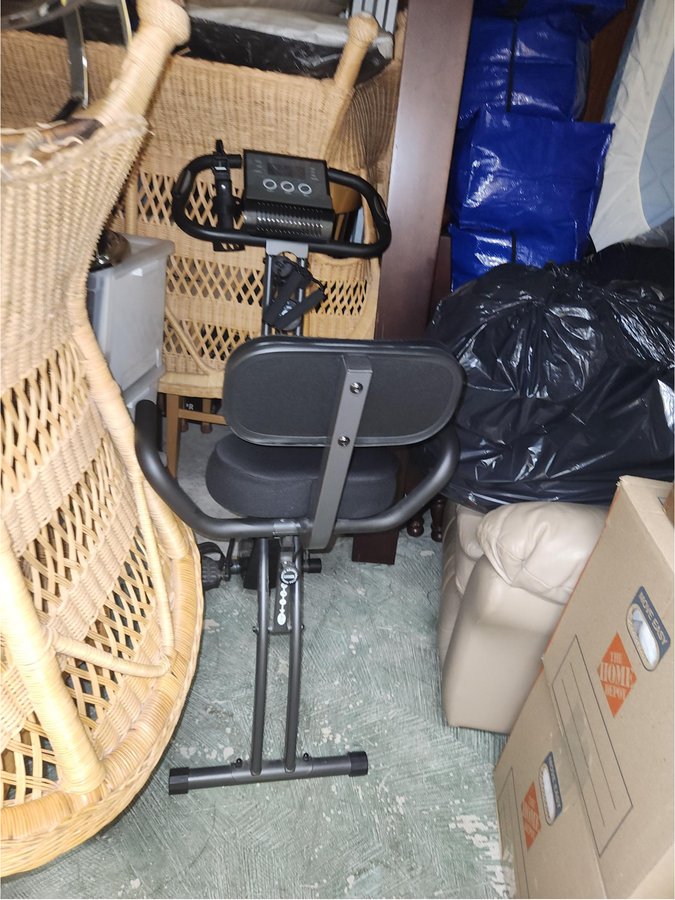 10 x 10 storage unit in East Meadow, NY