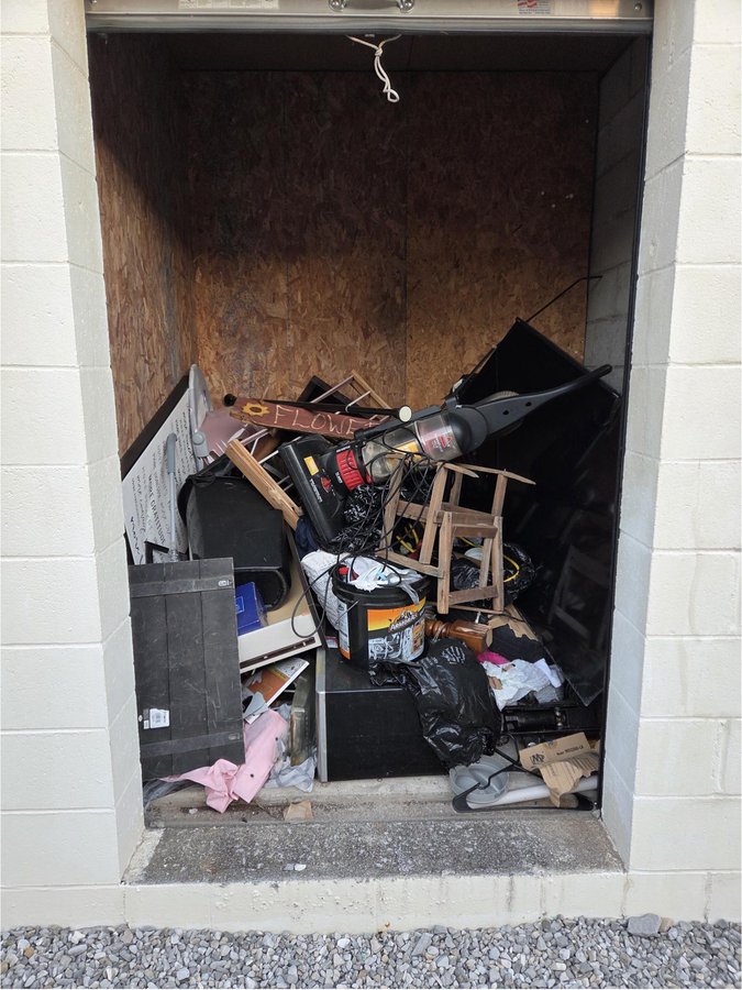 5 x 5 storage unit in Evansville, IN