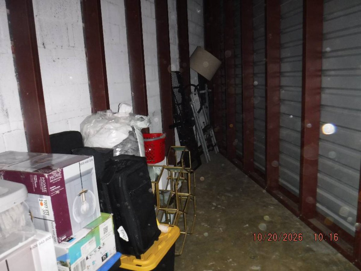 10 x 10 storage unit in Washington, DC
