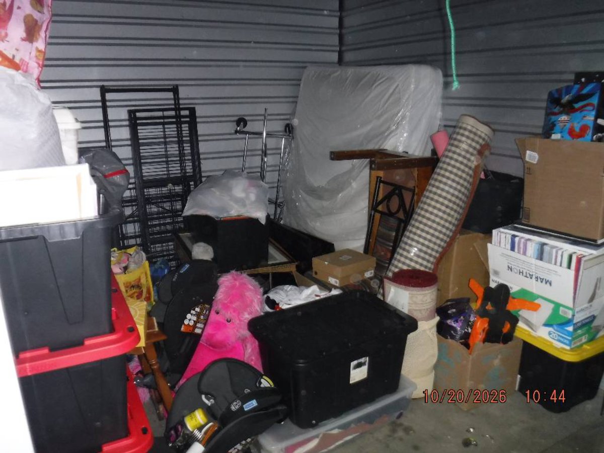 10 x 10 storage unit in Washington, DC