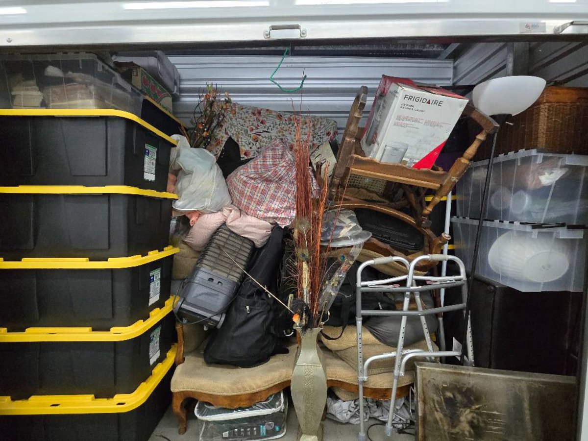 10 x 5 storage unit in Los Angeles, CA