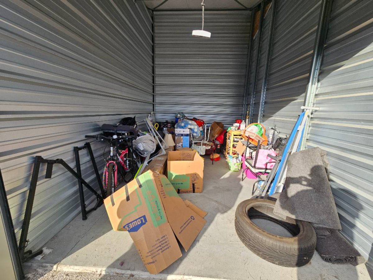 10 x 15 storage unit in Indianapolis, IN