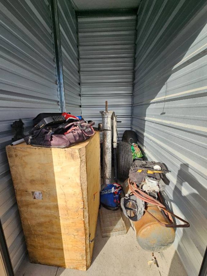 5 x 10 storage unit in Indianapolis, IN