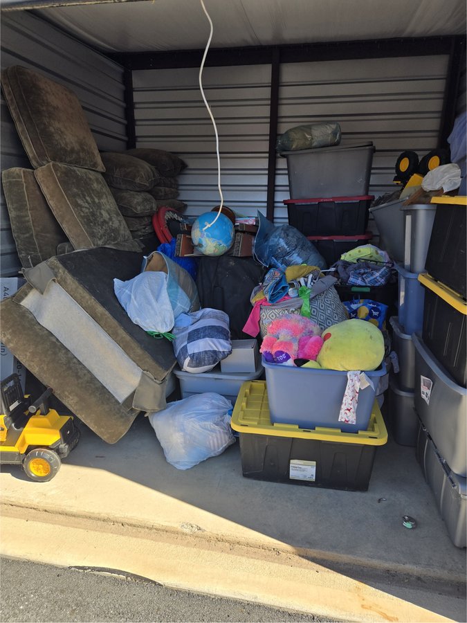 10 x 10 storage unit in Cartersville, GA
