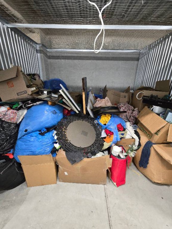 10 x 10 storage unit in Los Angeles, CA