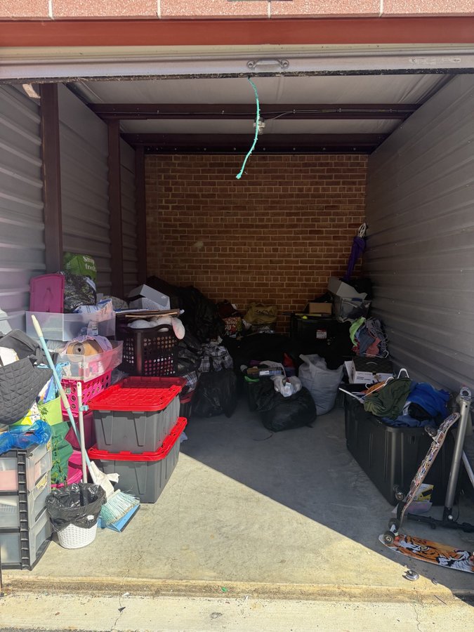 10 x 10 storage unit in Oxon Hill, MD