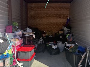 10 x 10 storage unit in Oxon Hill, MD
