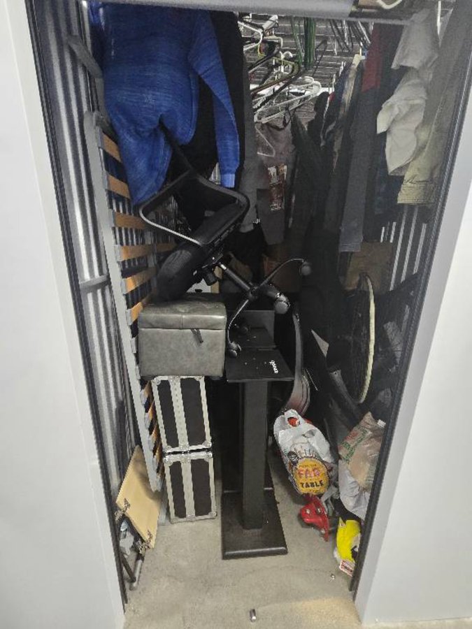 5 x 17 storage unit in Los Angeles, CA