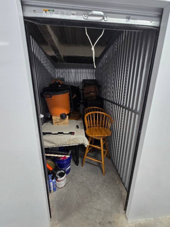 5 x 11 storage unit in Los Angeles, CA