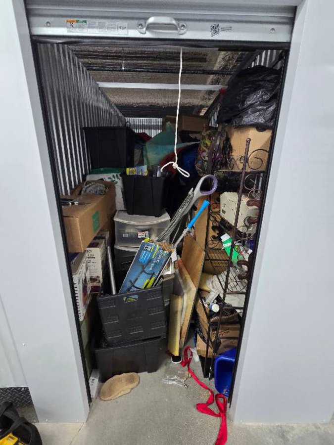 5 x 11 storage unit in Los Angeles, CA