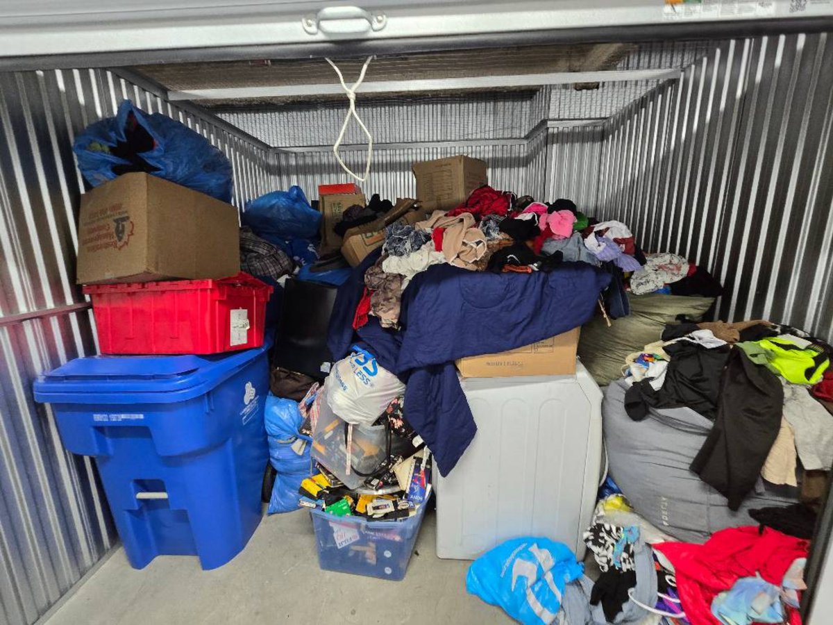 10 x 10 storage unit in Los Angeles, CA