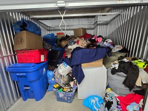 10 x 10 storage unit in Los Angeles, CA