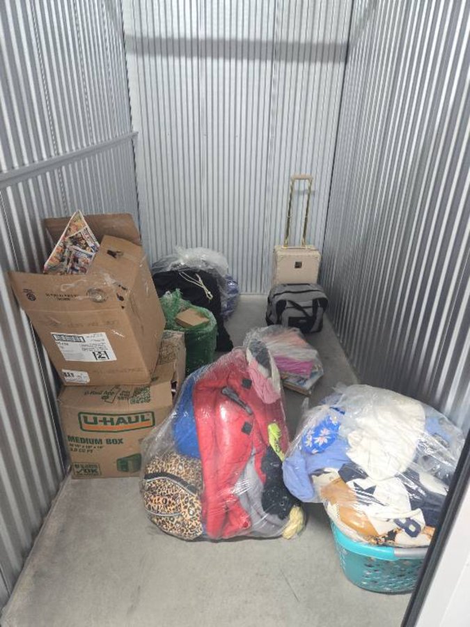 5 x 10 storage unit in Los Angeles, CA