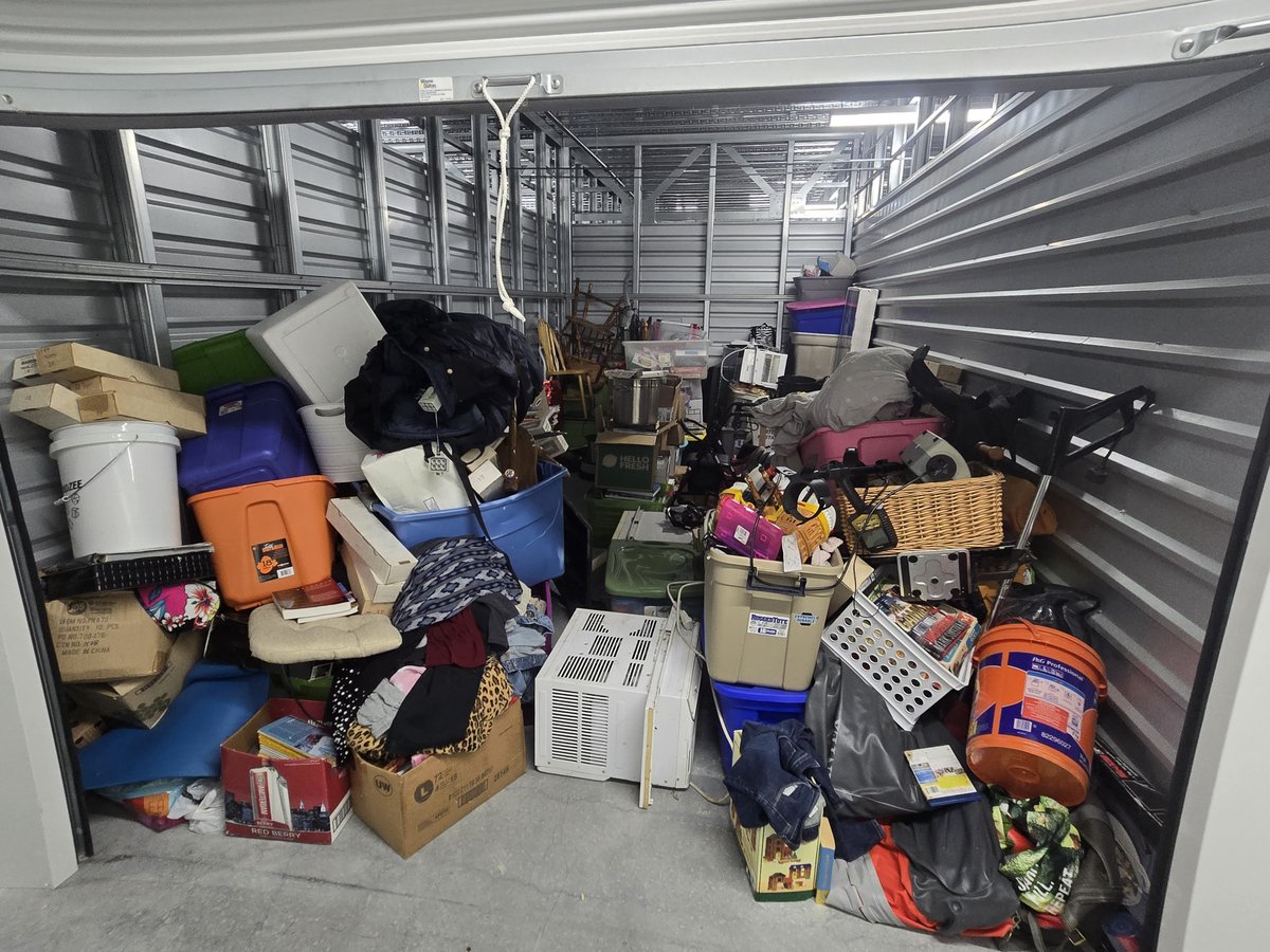 10 x 7 storage unit in New Castle, DE