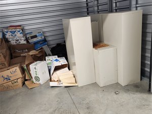 10 x 10 storage unit in Bohemia, NY
