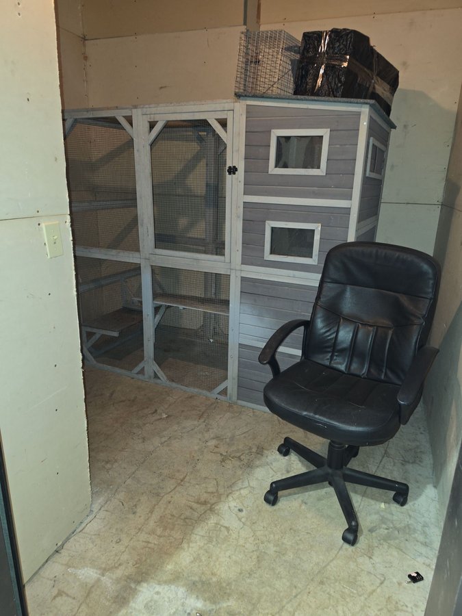 10 x 10 storage unit in Salem, OR