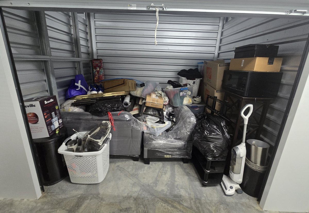 10 x 7 storage unit in New Castle, DE