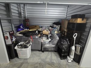 10 x 7 storage unit in New Castle, DE