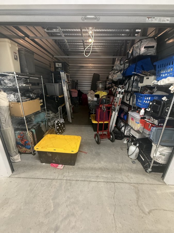 10 x 20 storage unit in Oxon Hill, MD