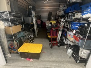 10 x 20 storage unit in Oxon Hill, MD