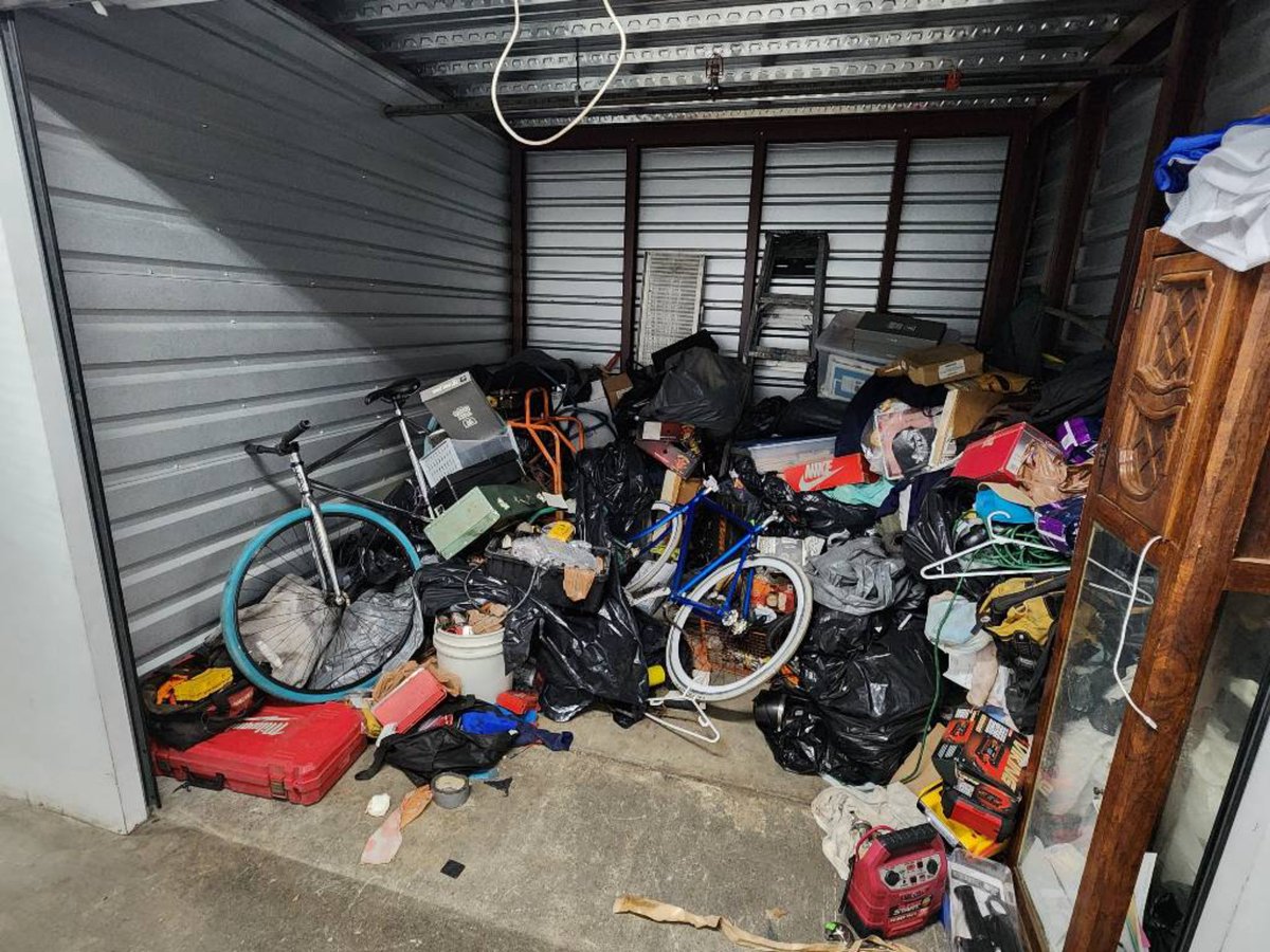10 x 10 storage unit in Los Angeles, CA