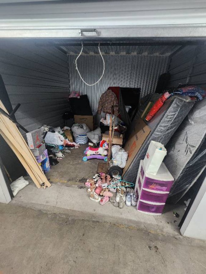 10 x 10 storage unit in Los Angeles, CA