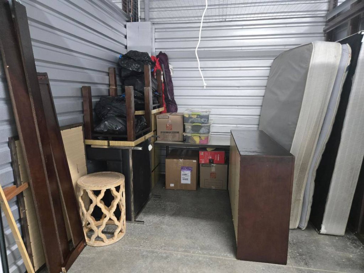 10 x 10 storage unit in Ellenwood, GA