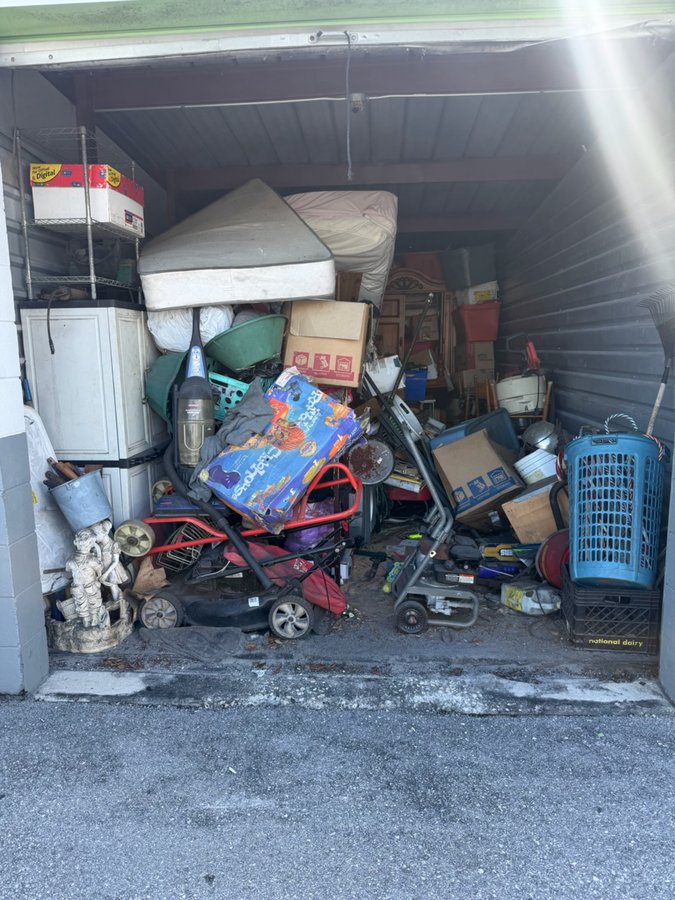 10 x 20 storage unit in West Palm Beach, FL