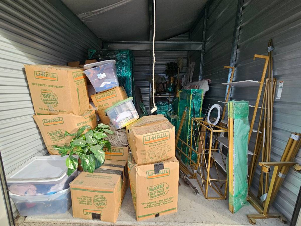 10 x 15 storage unit in Indianapolis, IN