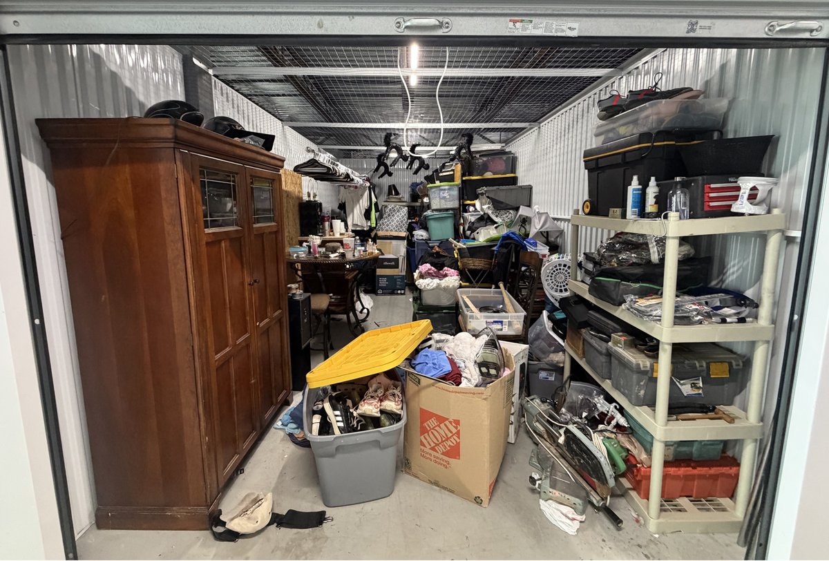 10 x 20 storage unit in Spring Hill, FL