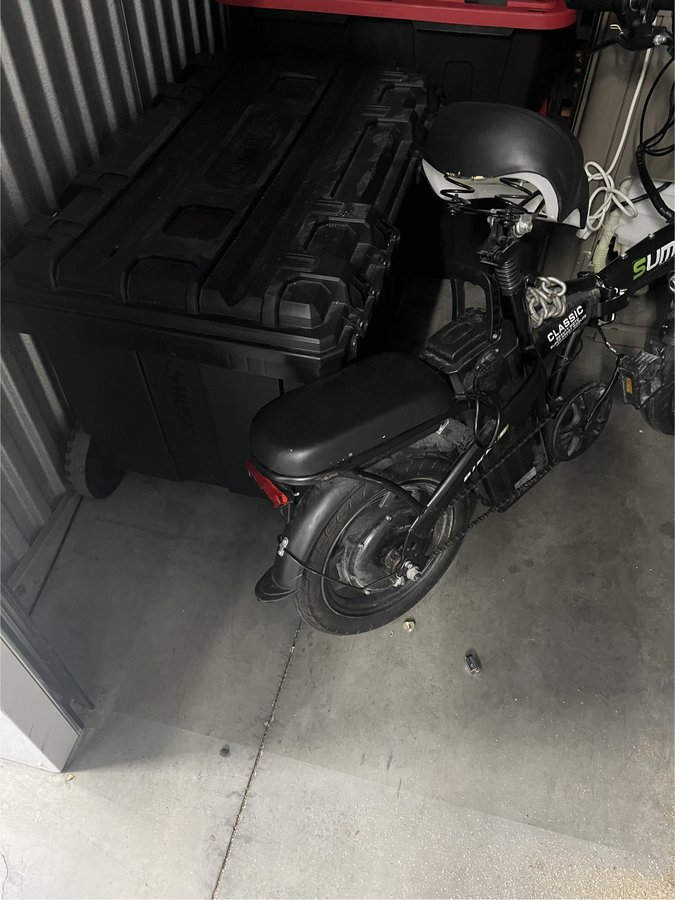 5 x 10 storage unit in Los Angeles, CA
