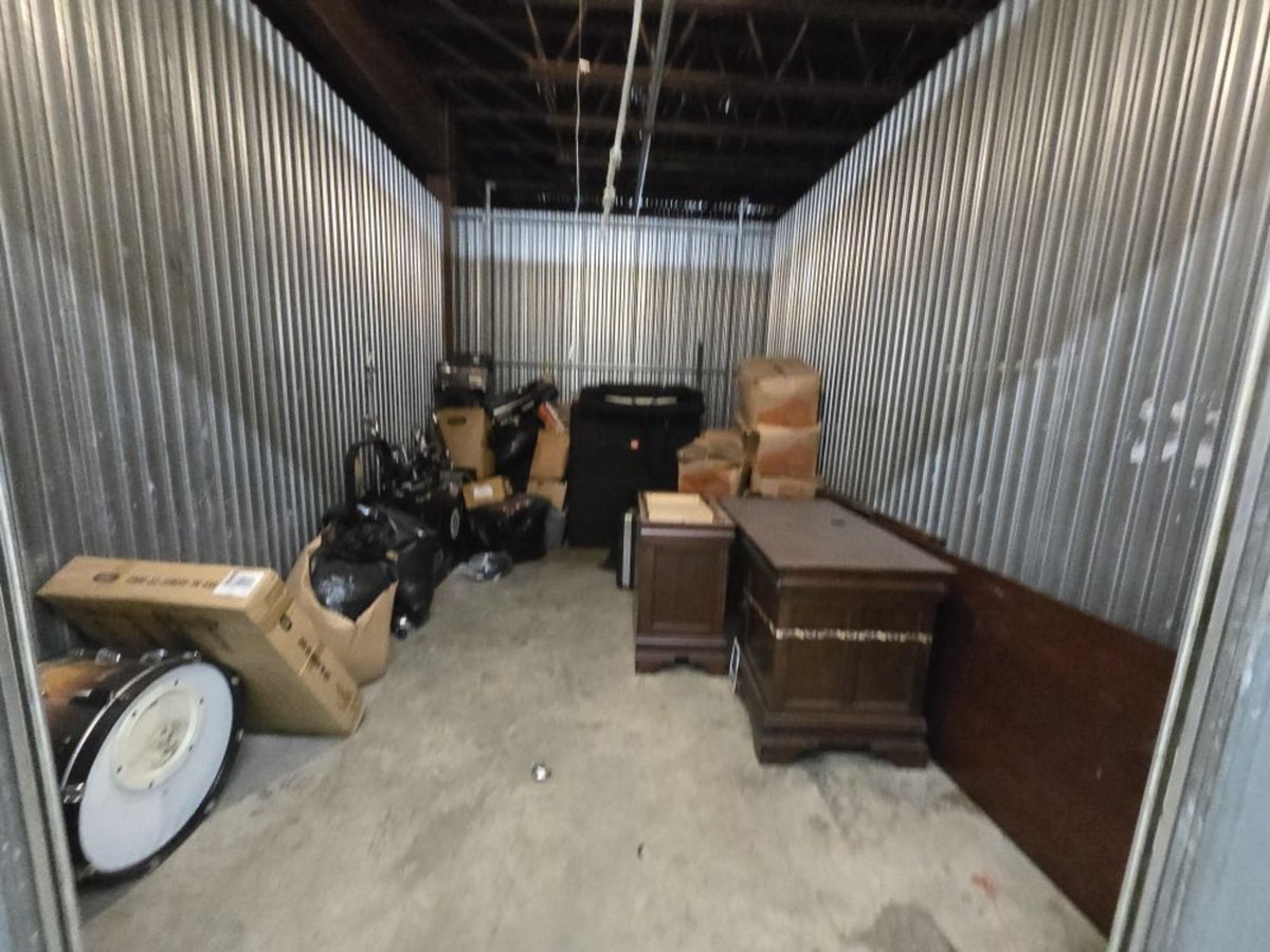 10 x 15 storage unit in Hyattsville, MD