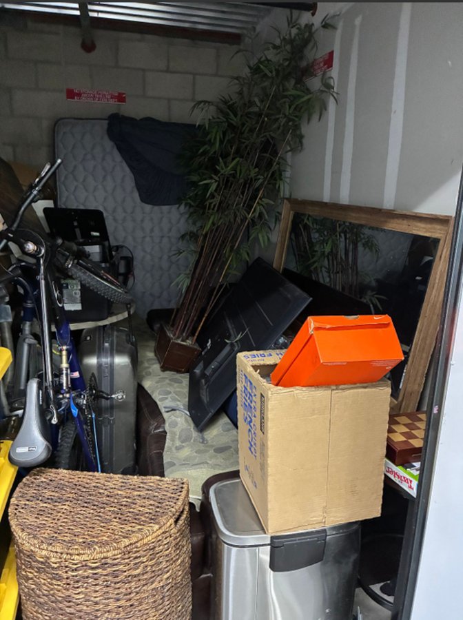 10 x 12 storage unit in Irvine, CA