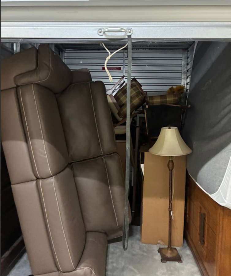 10 x 15 storage unit in Irvine, CA