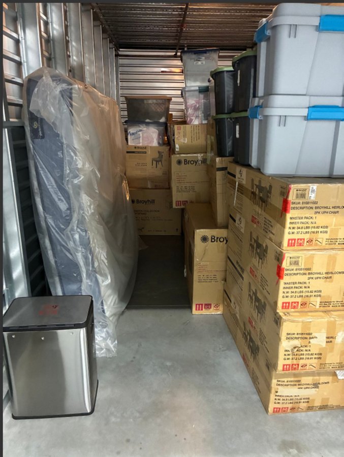 10 x 25 storage unit in Irvine, CA