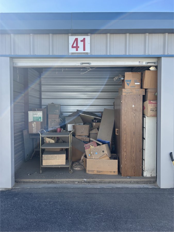 10 x 10 storage unit in Victorville, CA