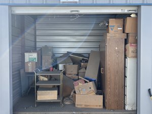 10 x 10 storage unit in Victorville, CA