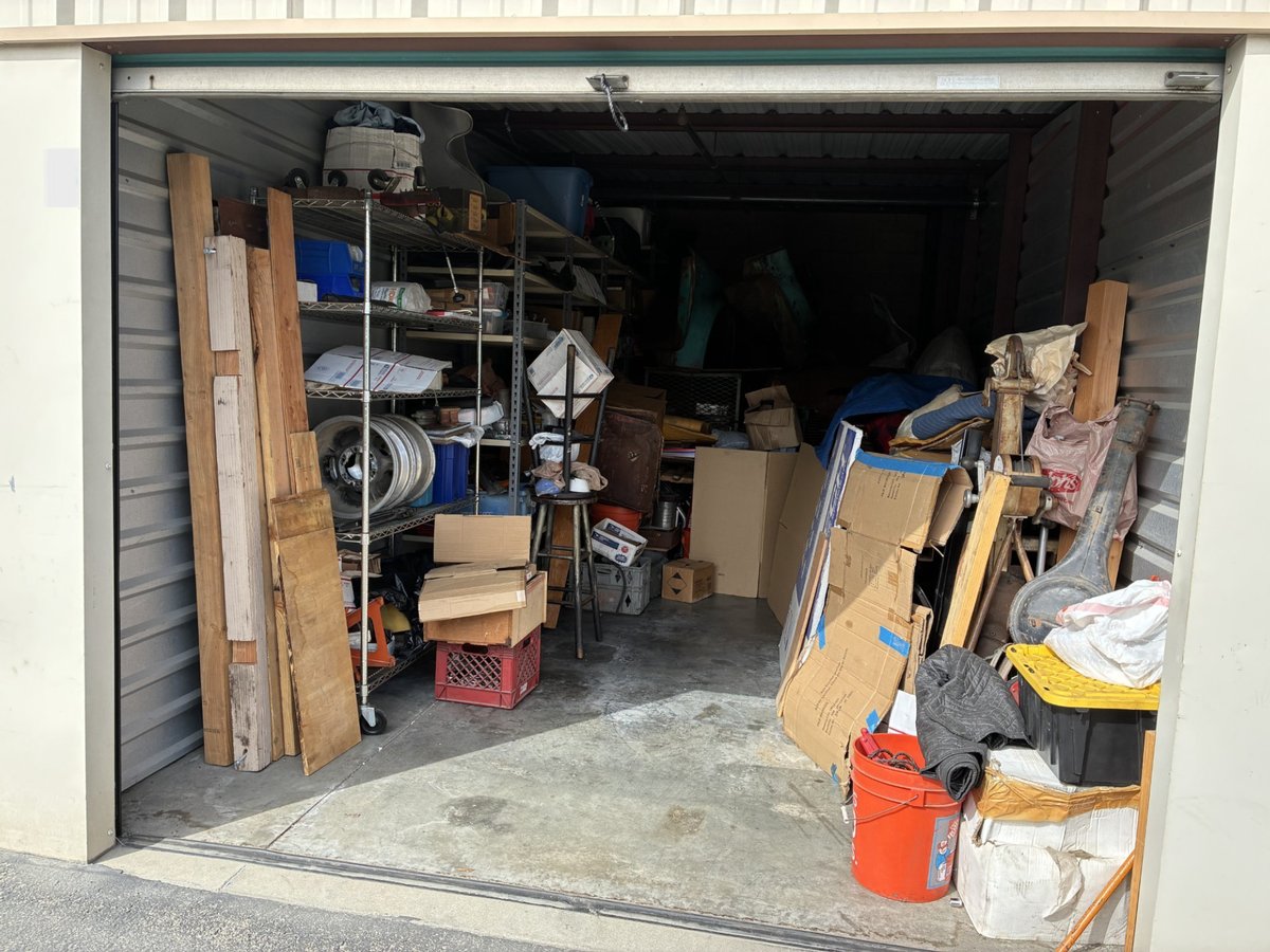 10 x 25 storage unit in Santa Fe Springs, CA