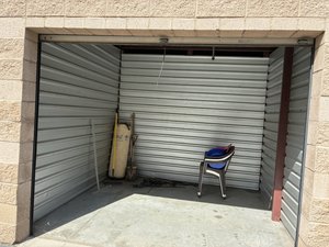 10 x 10 storage unit in Santa Fe Springs, CA