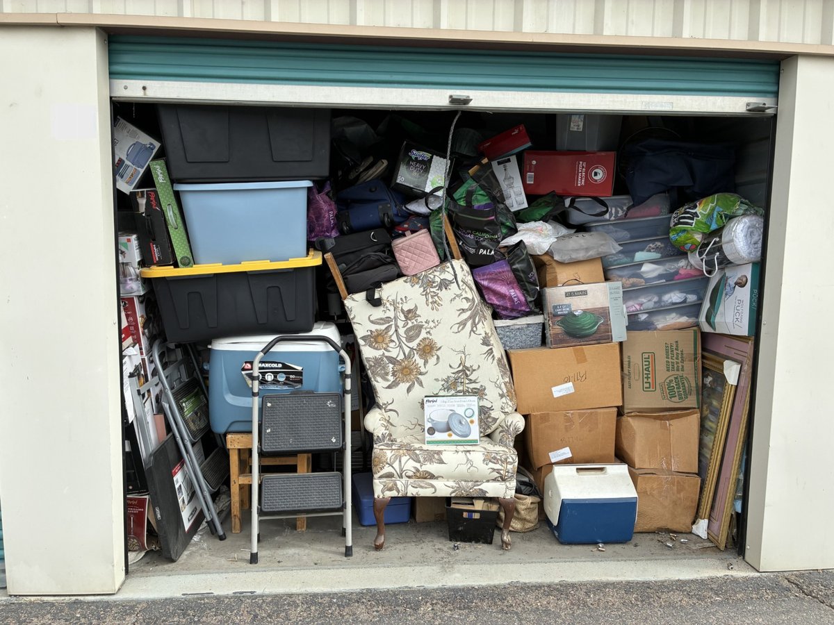 10 x 15 storage unit in Santa Fe Springs, CA