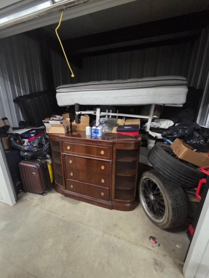 10 x 10 storage unit in Bloomfield, CT