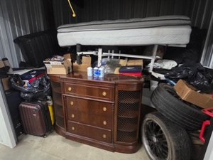 10 x 10 storage unit in Bloomfield, CT